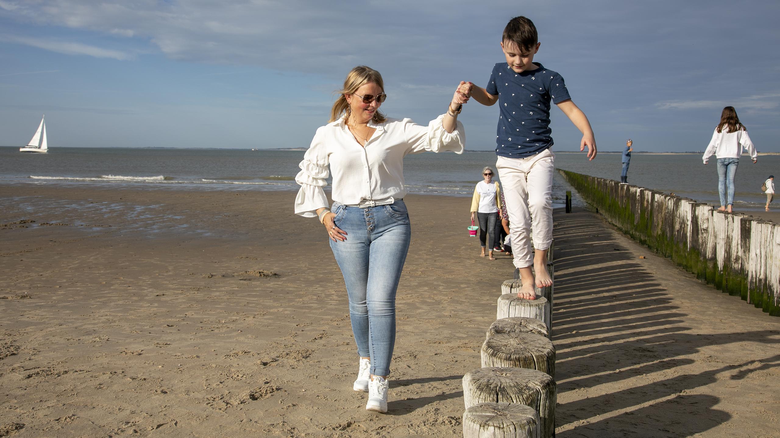 Wandelen op het strand