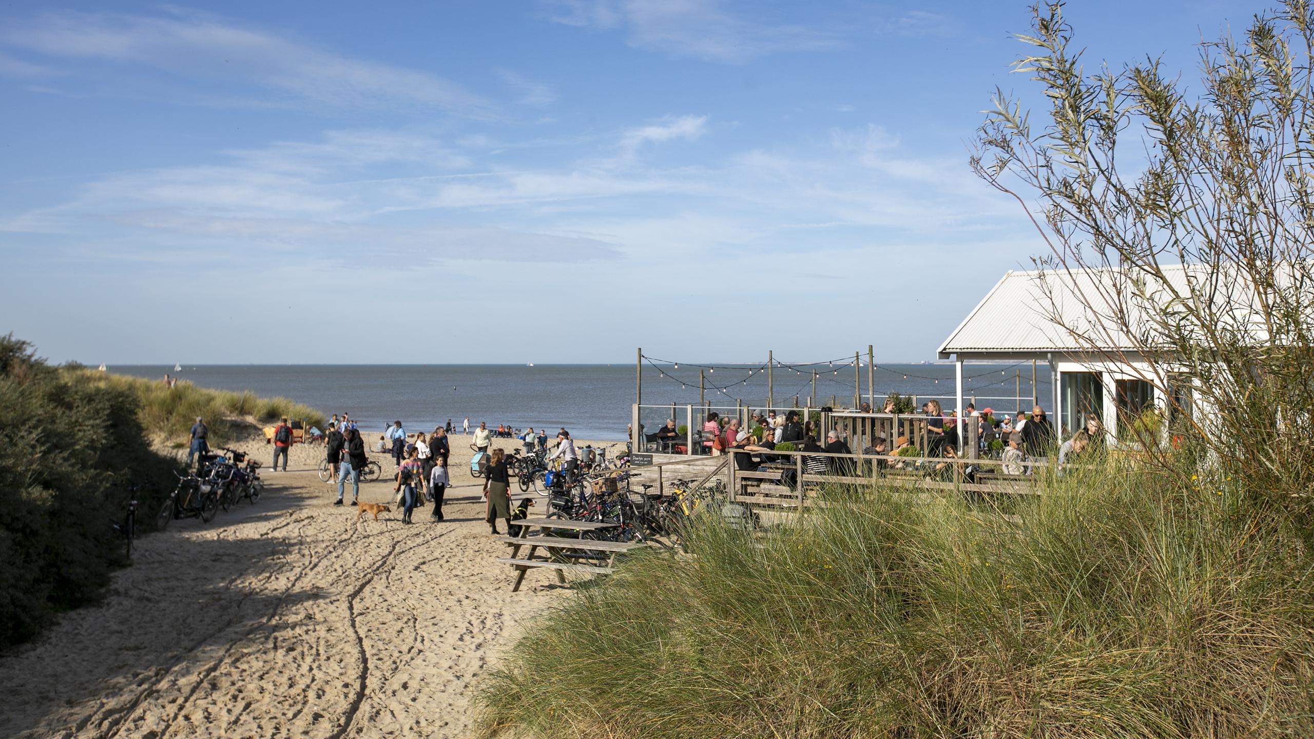 Gezellige drukte op het strand