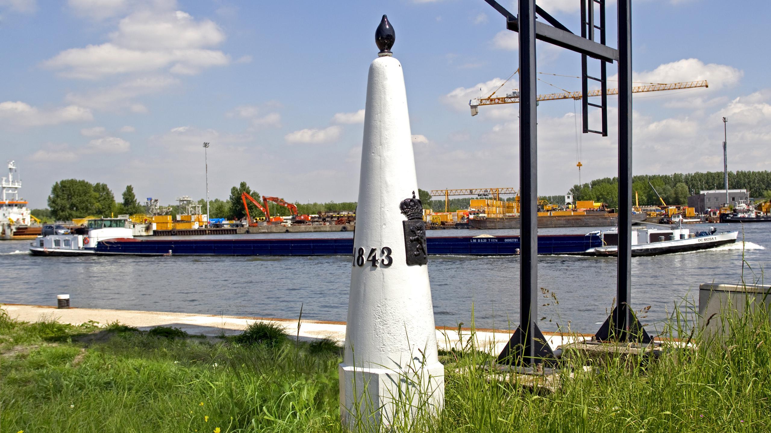 Grenspaal aan de grens